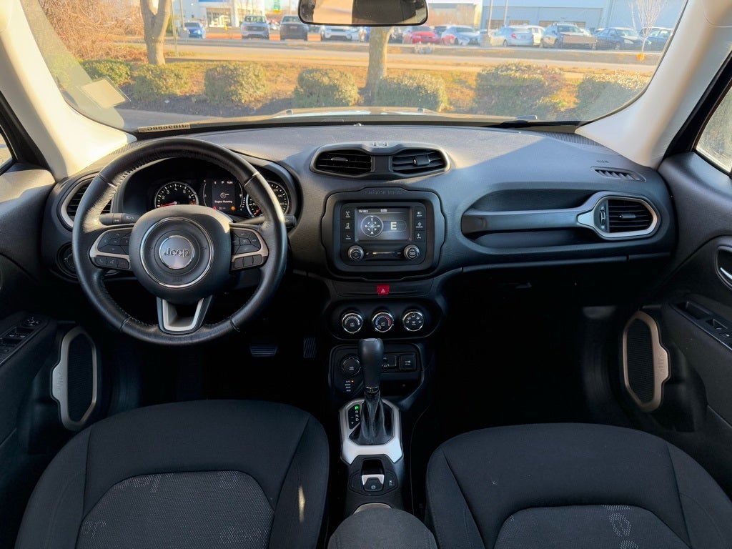 2017 Jeep Renegade Latitude SUPER CLEAN