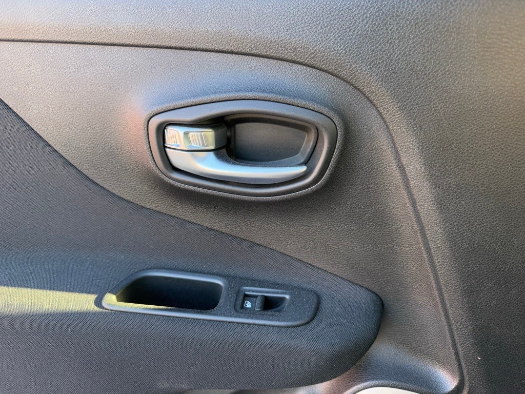 2017 Jeep Renegade Latitude SUPER CLEAN