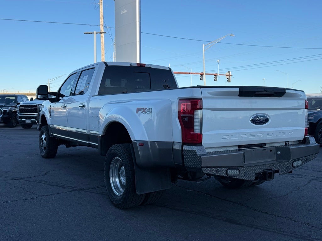 2018 Ford F-350SD Lariat Hard loaded!!