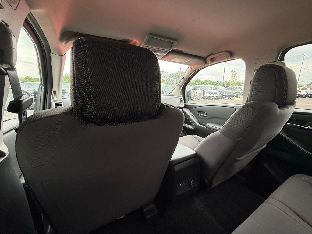 2024 Nissan Frontier SV