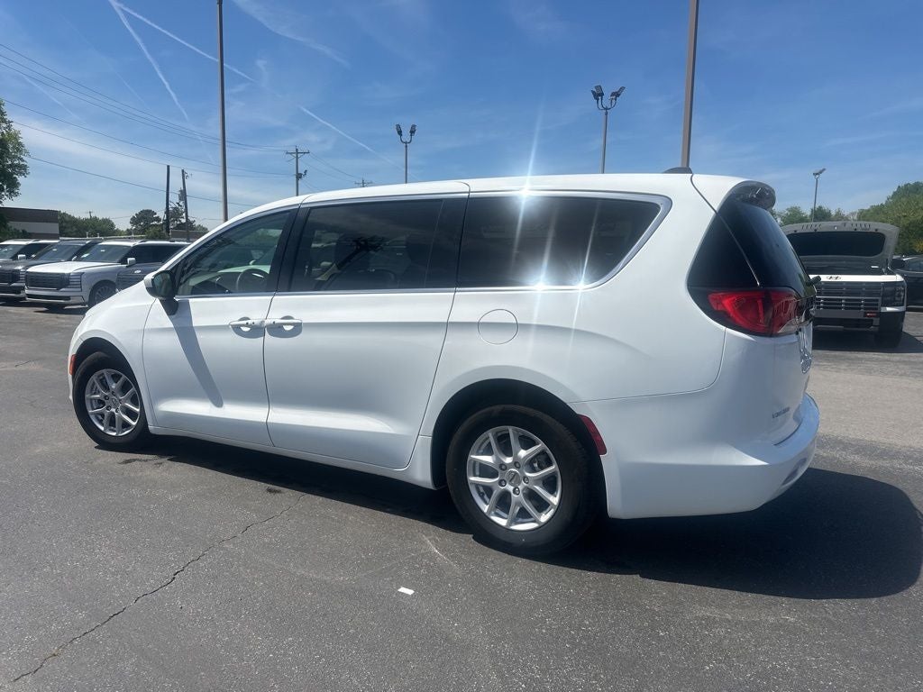 2022 Chrysler Voyager LX