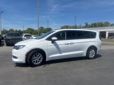 2022 Chrysler Voyager LX