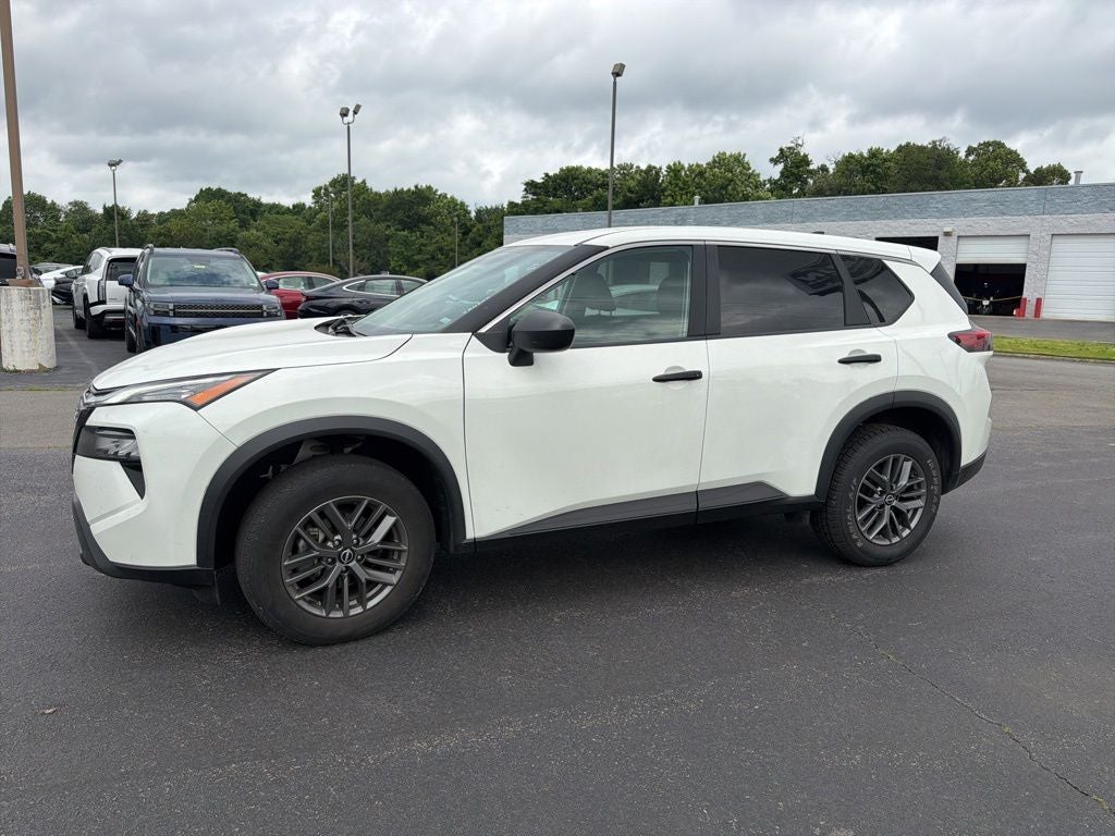 2024 Nissan Rogue S 1-Owner / Blind Spot / Rear Parking Sensors