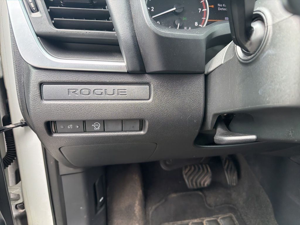 2024 Nissan Rogue S 1-Owner / Blind Spot / Rear Parking Sensors