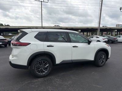 2024 Nissan Rogue S 1-Owner / Blind Spot / Rear Parking Sensors