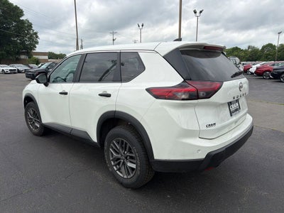 2024 Nissan Rogue S 1-Owner / Blind Spot / Rear Parking Sensors