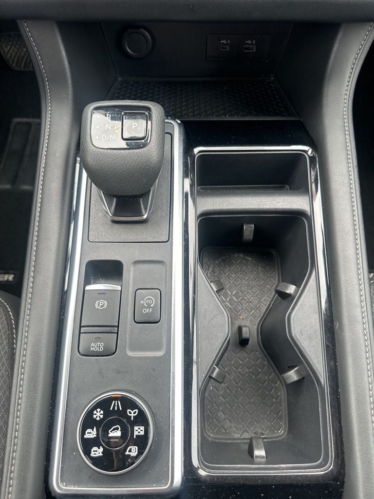 2025 Nissan Pathfinder SV