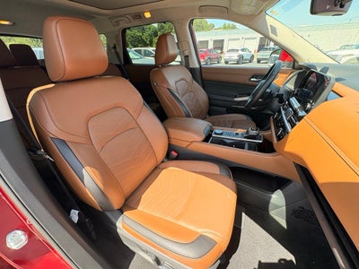 2025 Nissan Pathfinder Platinum
