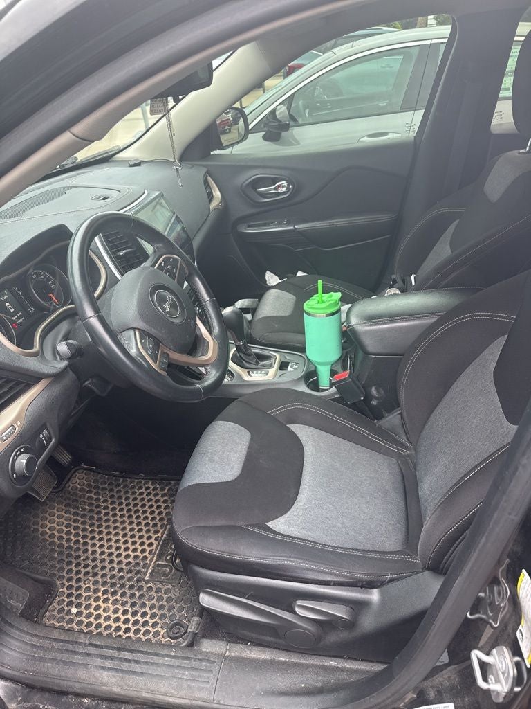 2017 Jeep Cherokee Sport