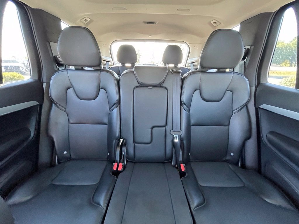 2022 Volvo XC90 T5 Momentum