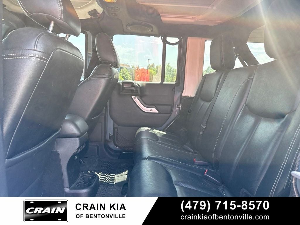 2014 Jeep Wrangler Unlimited Sahara - 4WD / CLEAN CARFAX