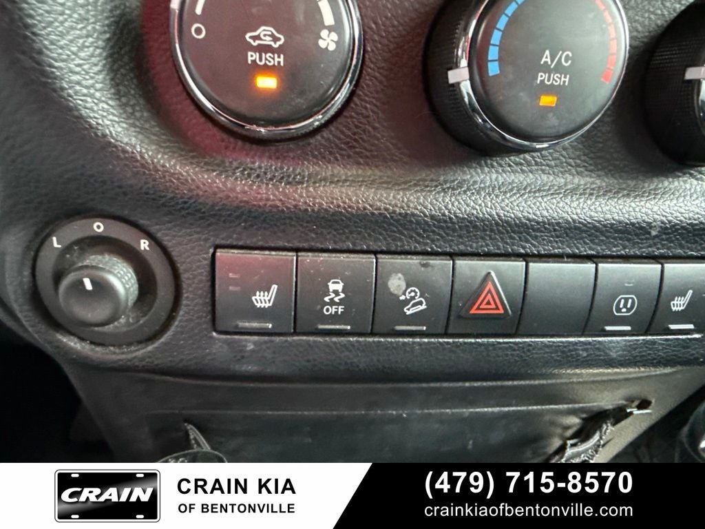 2014 Jeep Wrangler Unlimited Sahara - 4WD / CLEAN CARFAX