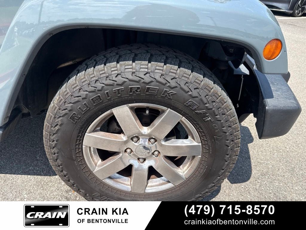 2014 Jeep Wrangler Unlimited Sahara - 4WD / CLEAN CARFAX