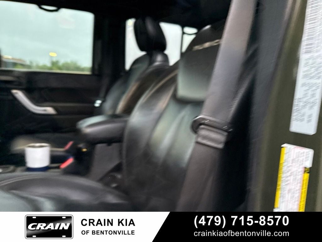 2015 Jeep Wrangler Unlimited Rubicon - 4WD / CLEAN CARFAX HISTORY