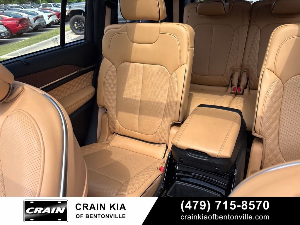2025 Jeep Grand Cherokee L Summit - 4WD / PANORAMIC SUNROOF / CLEAN CARFAX