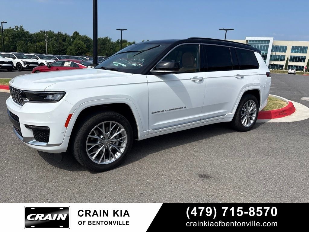 2025 Jeep Grand Cherokee L Summit - 4WD / PANORAMIC SUNROOF / CLEAN CARFAX