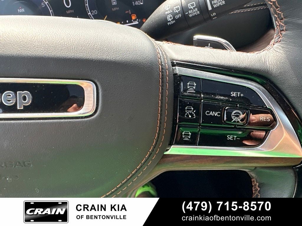 2025 Jeep Grand Cherokee L Summit - 4WD / PANORAMIC SUNROOF / CLEAN CARFAX
