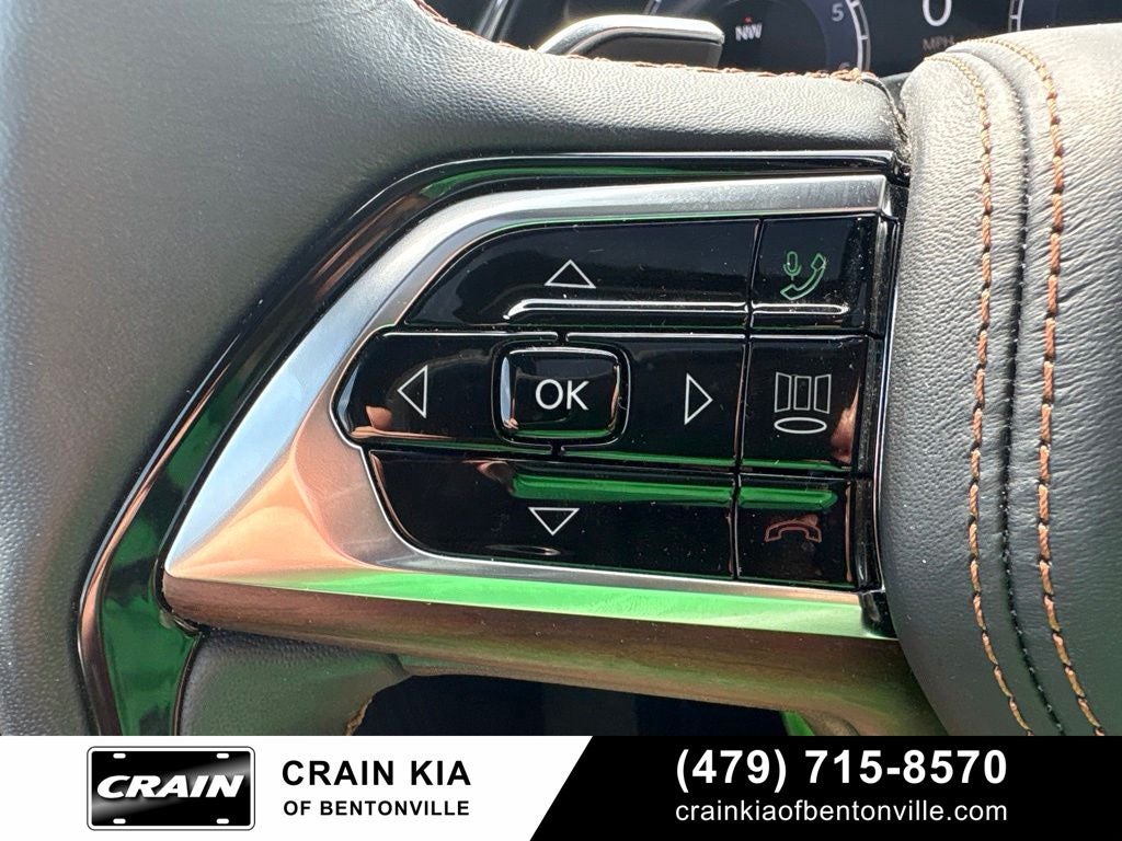 2025 Jeep Grand Cherokee L Summit - 4WD / PANORAMIC SUNROOF / CLEAN CARFAX
