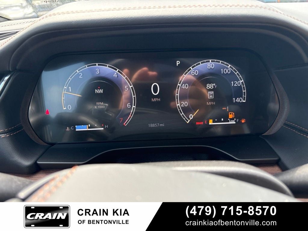 2025 Jeep Grand Cherokee L Summit - 4WD / PANORAMIC SUNROOF / CLEAN CARFAX