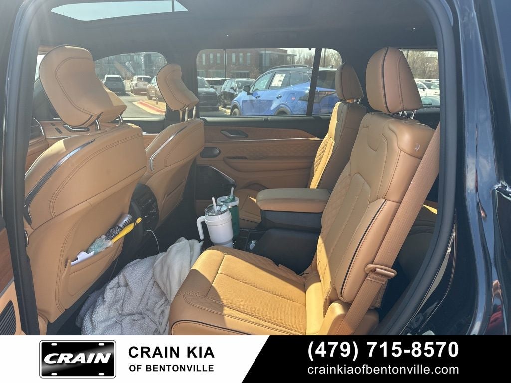 2023 Jeep Grand Cherokee L Summit - 4WD / PANORAMIC SUNROOF / ONE OWNER