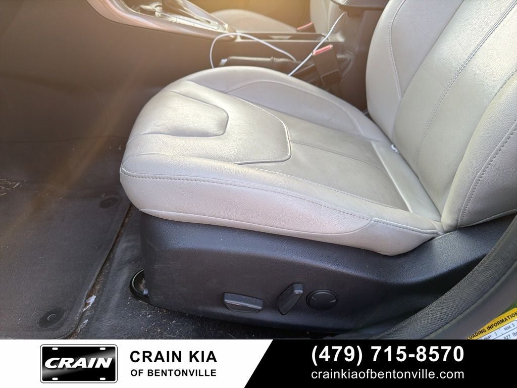 2018 Ford Focus Titanium - SUNROOF / CLEAN CARFAX / LOW MILES!