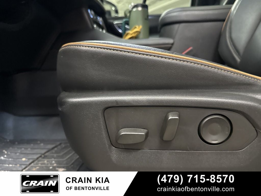 2024 GMC Yukon AT4 - 4WD / PANORAMIC SUNROOF / CLEAN CARFAX