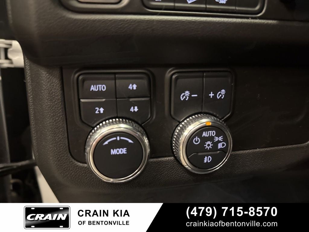 2024 GMC Yukon AT4 - 4WD / PANORAMIC SUNROOF / CLEAN CARFAX