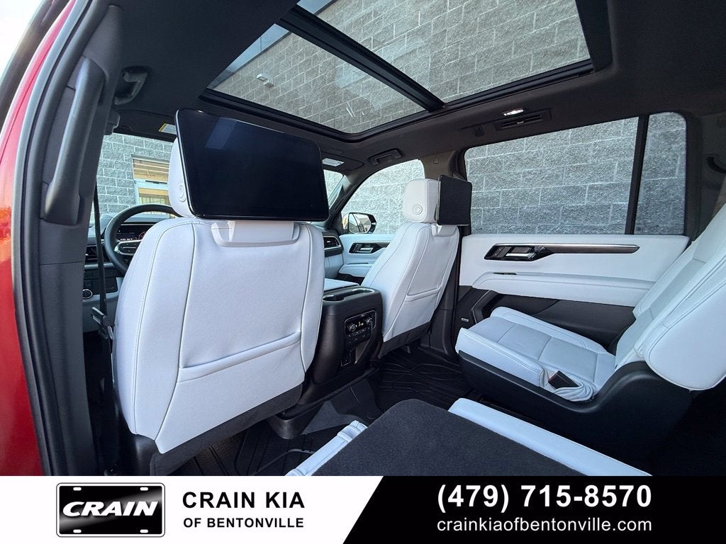 2025 Chevrolet Suburban Premier - 4WD / PANORAMIC SUNROOF / CLEAN CARFAX