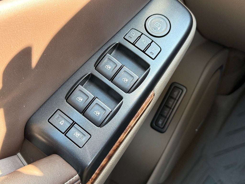 2015 Chevrolet Suburban LTZ - 4WD / SUNROOF / DVD / CLEAN CARFAX