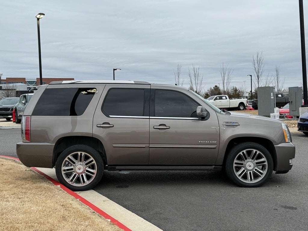 2014 Cadillac Escalade Premium - AWD / CLEAN CARFAX / VERY LOW MILES!
