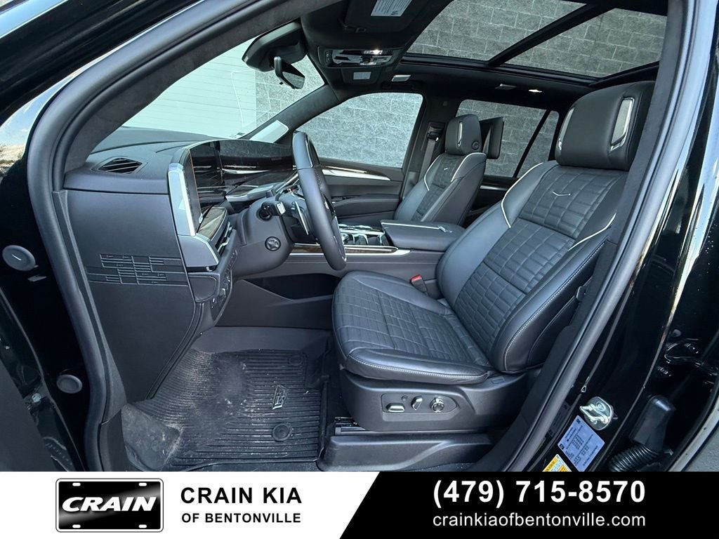 2026 Cadillac Escalade Platinum Sport - 4WD / PANORAMIC SUNROOF / CLEAN CARFAX