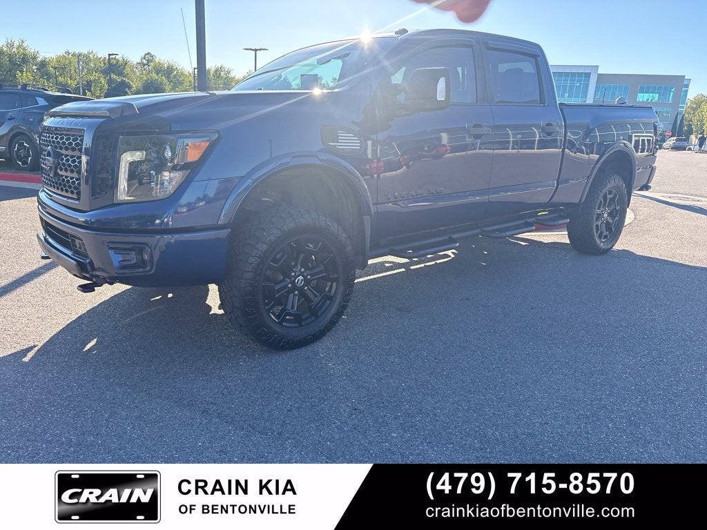 2017 Nissan Titan XD PRO-4X - 4WD / CLEAN CARFAX