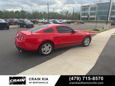 2011 Ford Mustang V6 - CLEAN CARFAX
