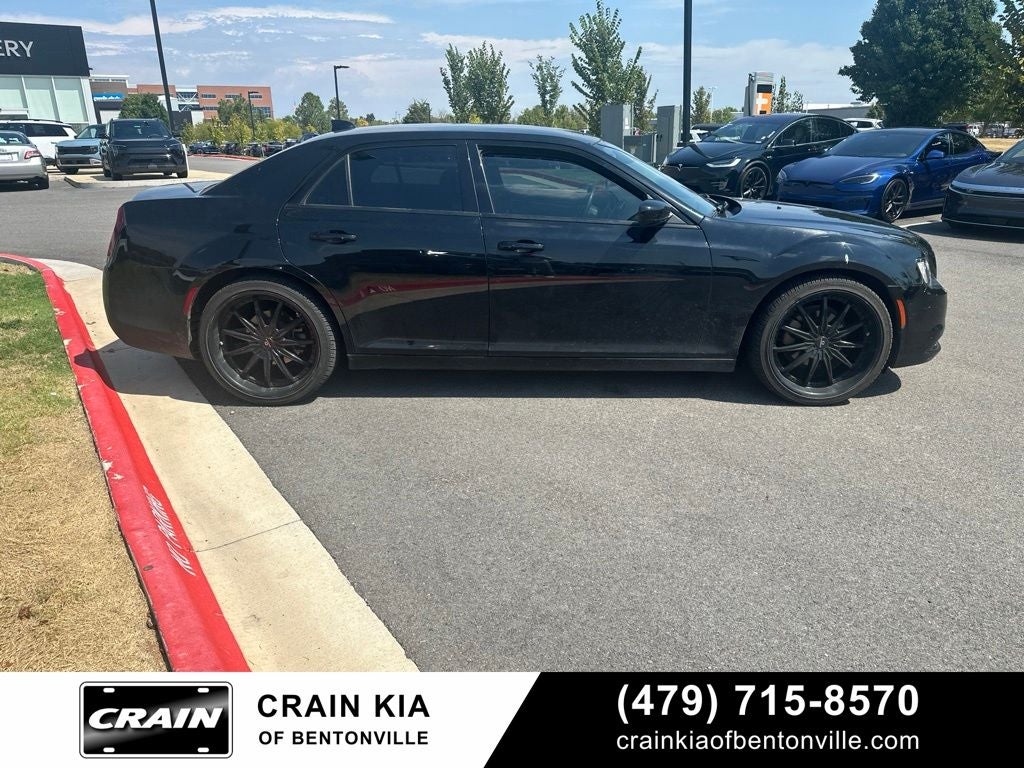 2022 Chrysler 300 Touring - CLEAN CARFAX / ONE OWNER