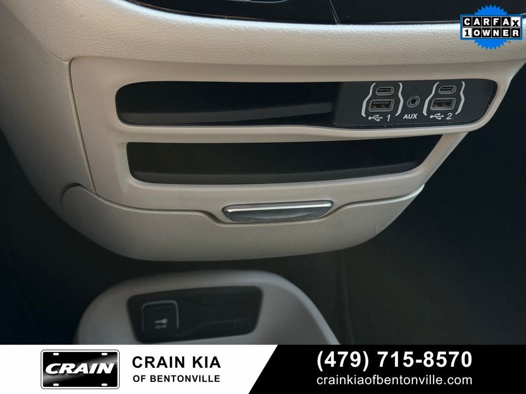 2024 Chrysler Pacifica Touring L - CLEAN CARFAX / ONE OWNER