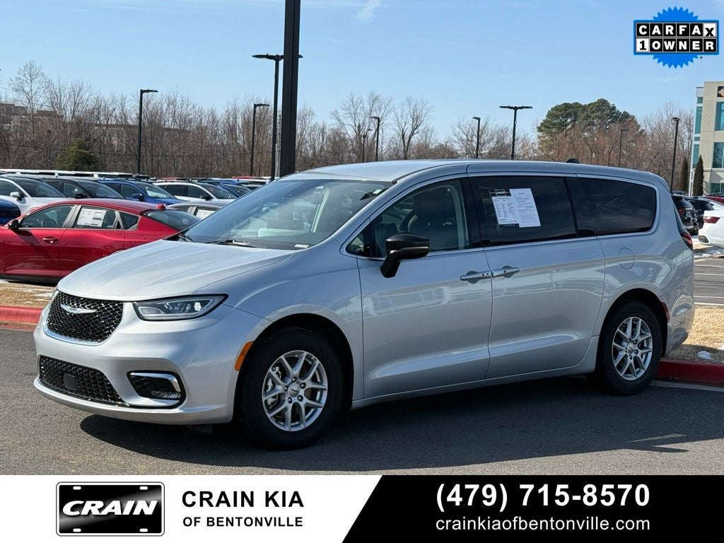 2024 Chrysler Pacifica Touring L - CLEAN CARFAX / ONE OWNER
