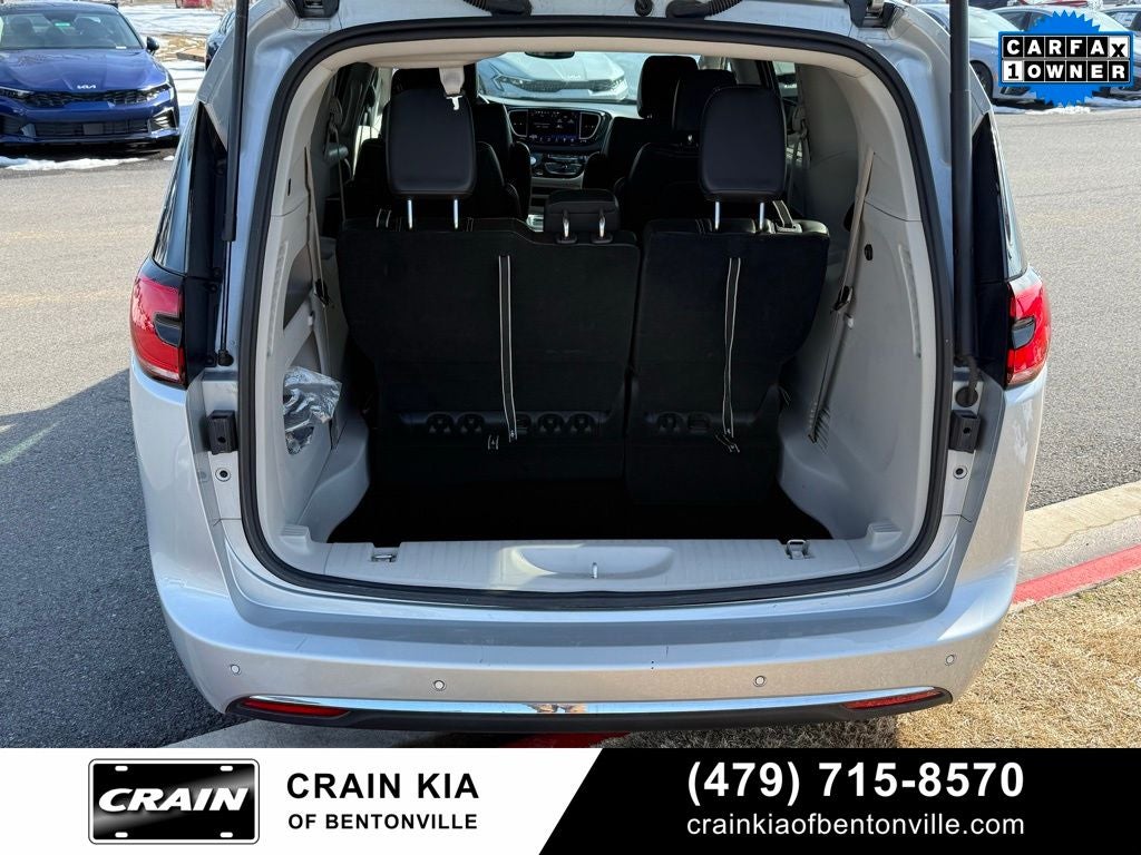 2024 Chrysler Pacifica Touring L - CLEAN CARFAX / ONE OWNER
