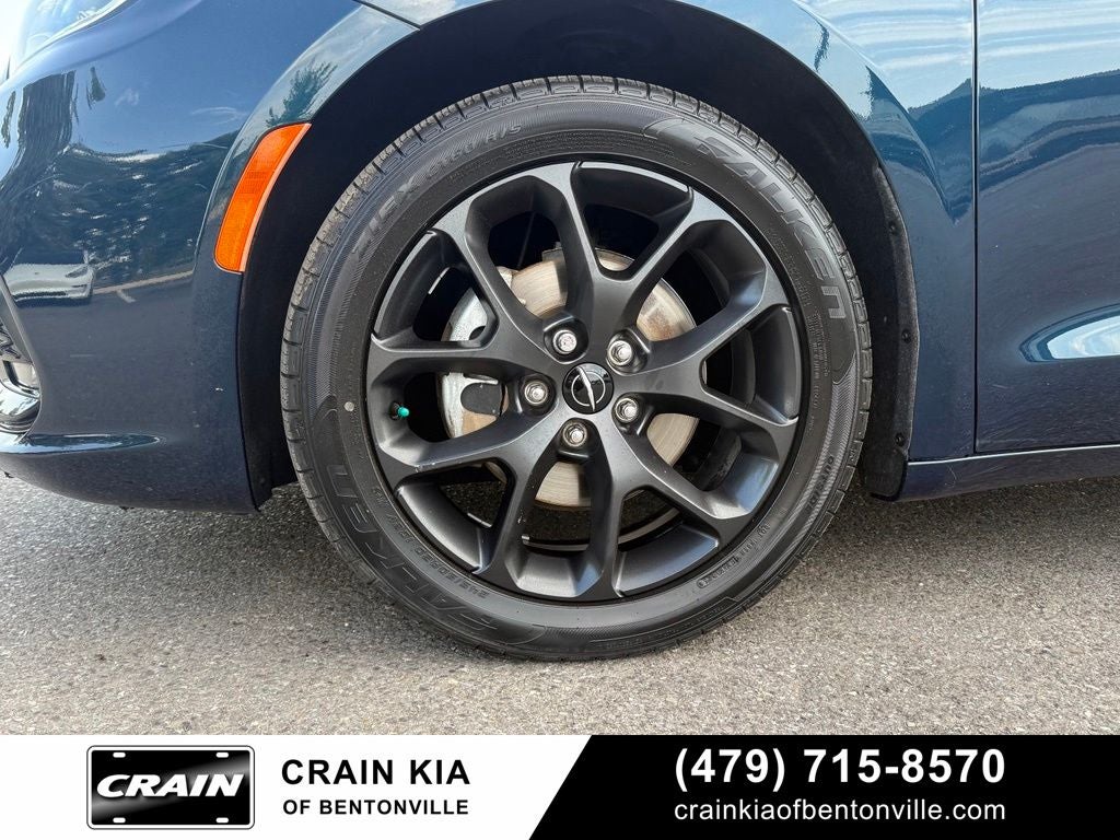 2021 Chrysler Pacifica Touring - CARFAX ONE OWNER