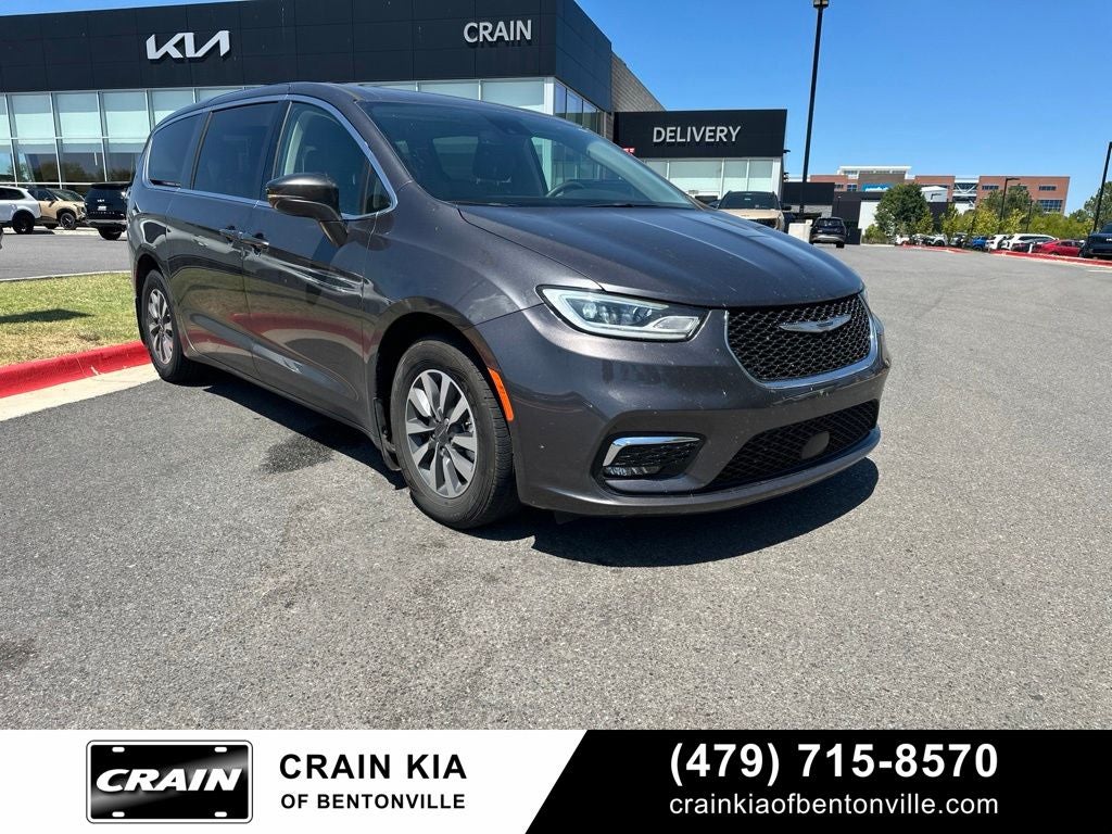2022 Chrysler Pacifica Hybrid Touring L - CLEAN CARFAX / ONE OWNER