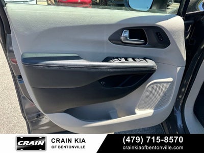 2022 Chrysler Pacifica Hybrid Touring L - CLEAN CARFAX / ONE OWNER