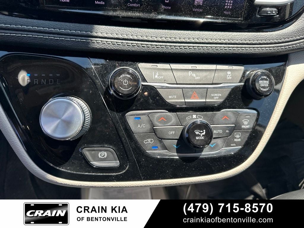 2022 Chrysler Pacifica Hybrid Touring L - CLEAN CARFAX / ONE OWNER
