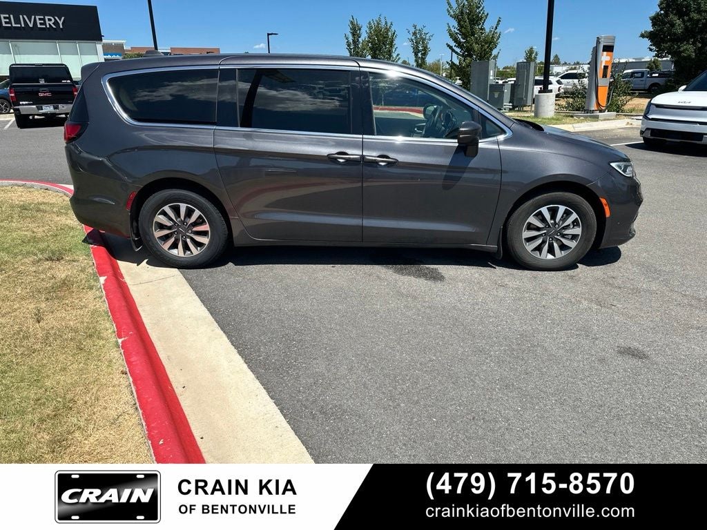 2022 Chrysler Pacifica Hybrid Touring L - CLEAN CARFAX / ONE OWNER