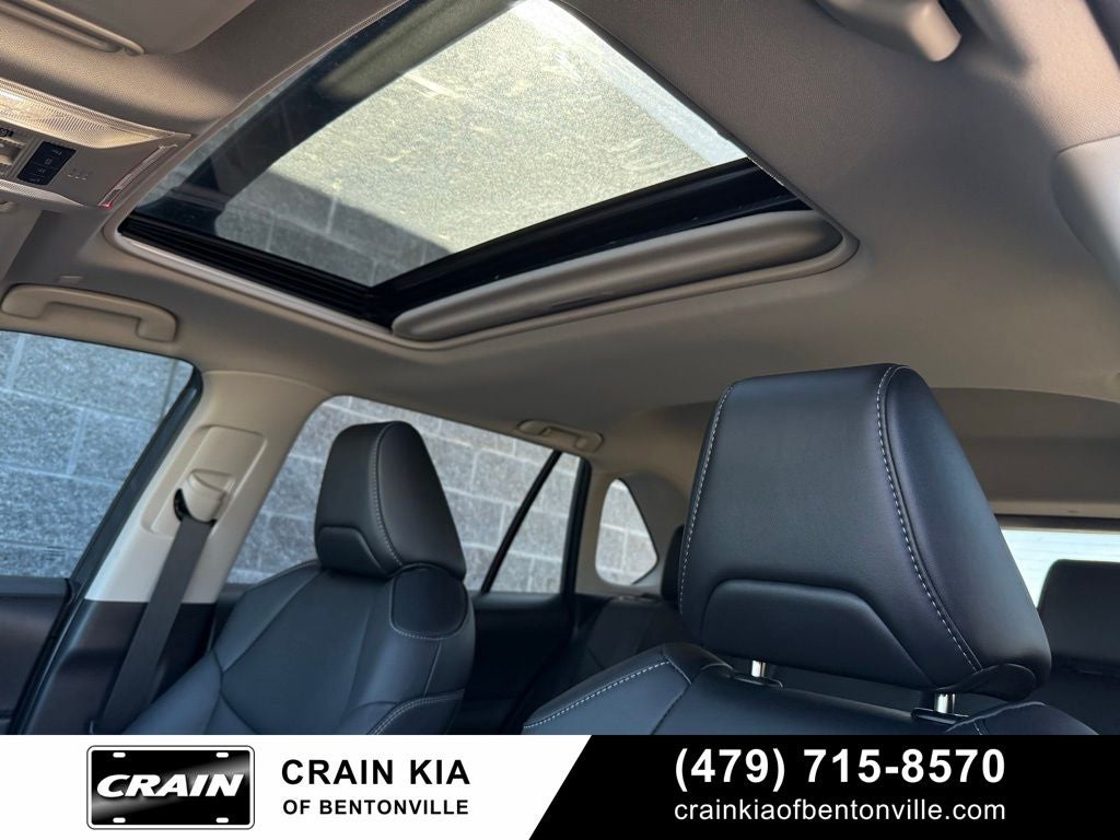 2024 Toyota RAV4 XLE Premium - SUNROOF / CLEAN CARFAX / ONE OWNER