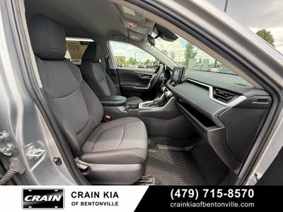 2021 Toyota RAV4 XLE - AWD / CLEAN CARFAX / ONE OWNER