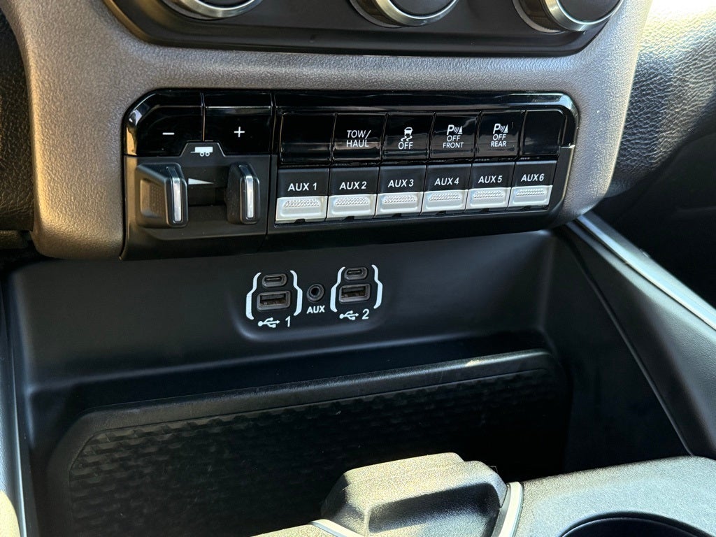 2021 RAM 2500 Big Horn - 4WD / LIFTED! / CLEAN CARFAX