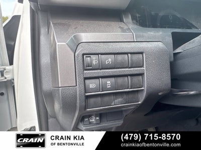 2024 Toyota Tacoma SR5 - 4WD / CLEAN CARFAX