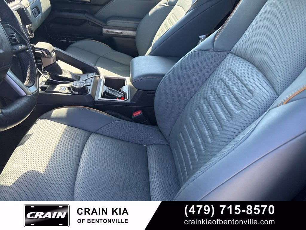 2025 Toyota Tacoma Hybrid Trailhunter - 4WD / CLEAN CARFAX / ONE OWNER
