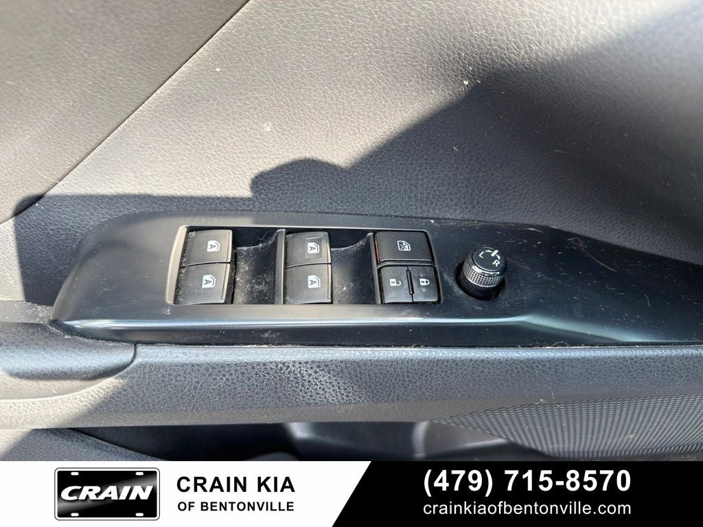 2019 Toyota Camry SE - SUNROOF / CLEAN CARFAX