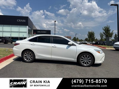 2015 Toyota Camry XLE - SUNROOF / LEATHER / NAV