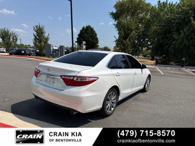 2015 Toyota Camry XLE - SUNROOF / LEATHER / NAV